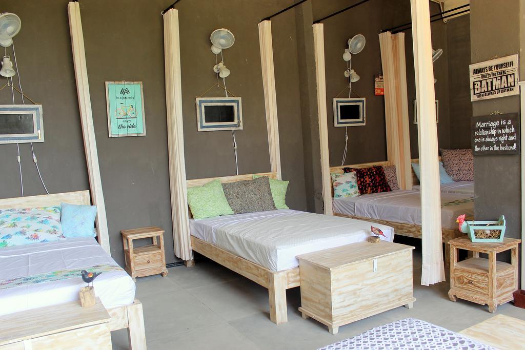 Barn N Bunk Hotel Gianyar  Bilik gambar