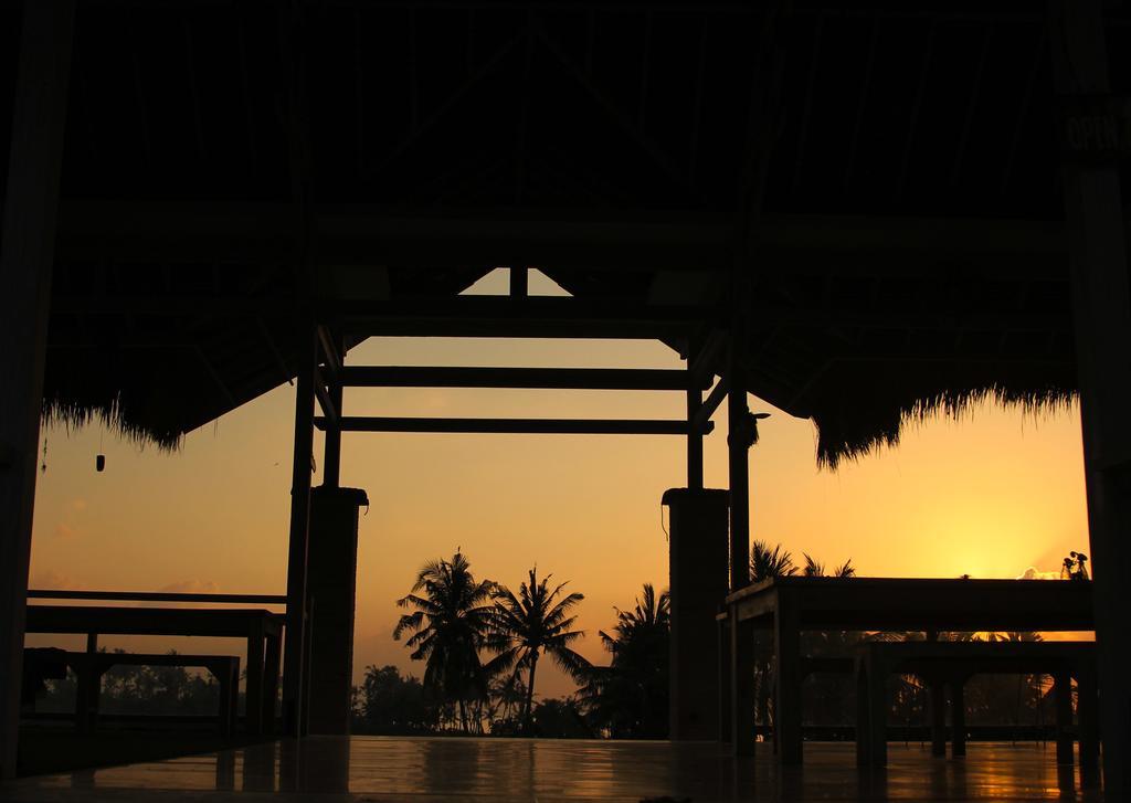 Barn N Bunk Hotel Gianyar  Luaran gambar