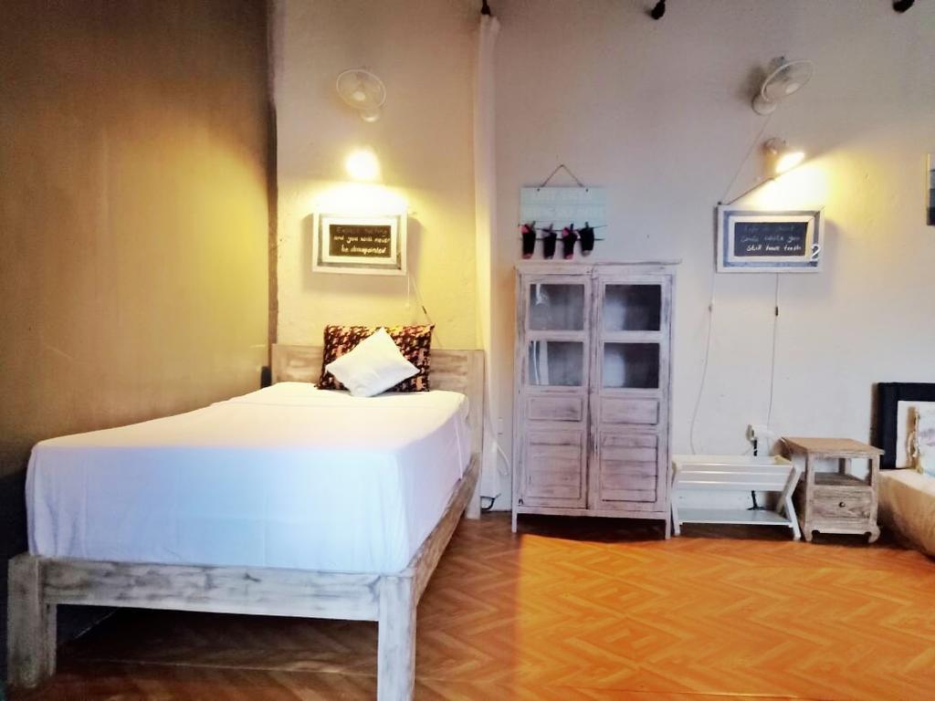 Barn N Bunk Hotel Gianyar  Luaran gambar
